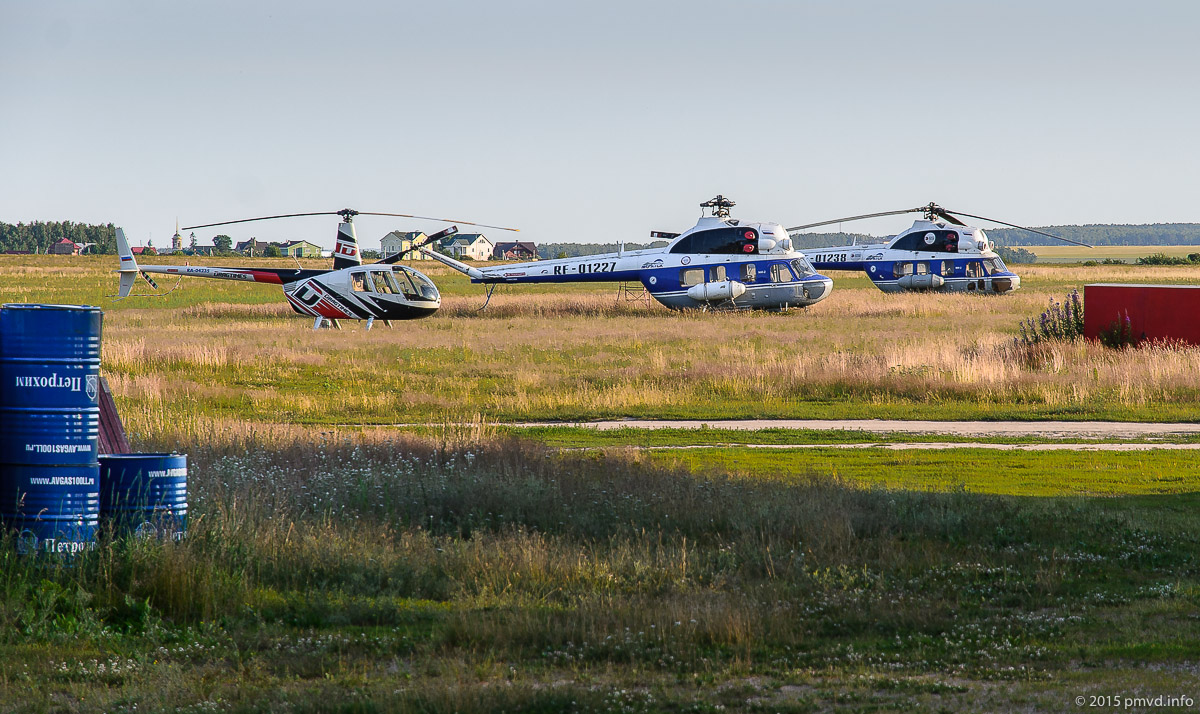 Вертолеты Ми-2 в Дракино