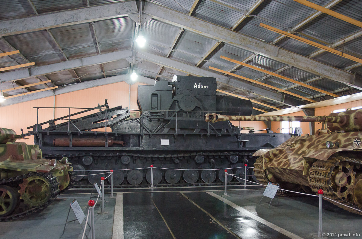 Немецкая самоходная осадная мортира Gerat 040 в танковом музее Кубинки