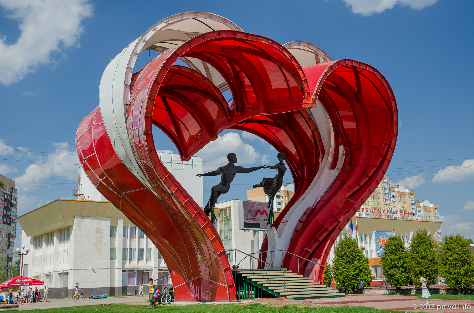 A monument to loving couple in Naro-Fominsk.
