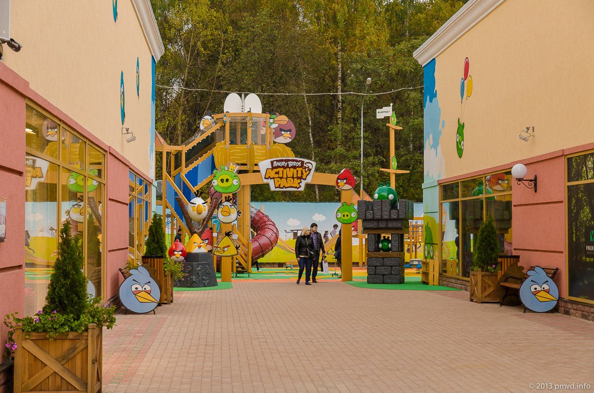Vnukovo Outlet Village. Детская площадка в стиле Angry Birds